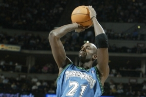 冷知識(shí)！加內(nèi)特是唯一一位對(duì)陣過(guò)72勝公牛和73勝勇士的球員