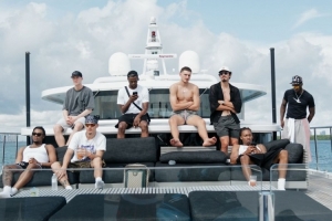 熱火兄弟情！希羅曬照：眾隊友們游艇出海團建！