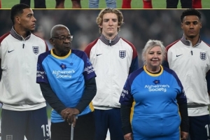 溫馨！BBC：英格蘭vs威爾士賽前，兩隊球員攜失智癥患者入場