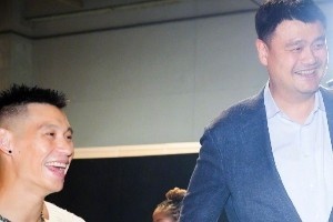 林書豪曬NBA季前賽合照：見到很多老朋友 向所有這些傳奇人物致敬