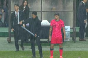 韓國隊半場調(diào)整，歸化球員卡斯特羅普替補登場！