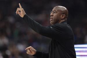 邁克-布朗：球隊防守表現不錯 我們必須信任球隊的進攻體系