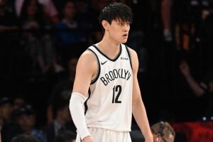 小曾打10分鐘！媒體人：難有人情世故出現在季前賽 都為合同而拼