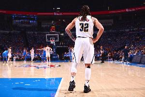 阿德爾曼：阿隆-戈登之前有過輕微舊傷 季前賽輪休是合適選擇