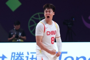 趙睿：這一批中國(guó)男籃是互相幫助的 這是個(gè)很好的氛圍