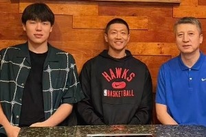 在美考察！中國男籃助教李昂曬照：聽一聽年少有為的故事