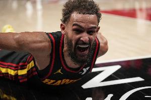 運動戰(zhàn)準度不夠罰球來湊！特雷-楊半場6中1&9罰7中 得到9分4助攻