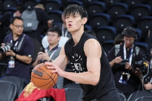 媒體人：來咱這賺錢卻不讓曾凡博上場 籃網這三流隊趁早一邊玩去