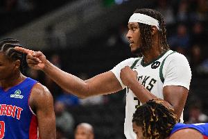 三分8中5！特納：對我來說是件新鮮事 隊友們都鼓勵我投籃