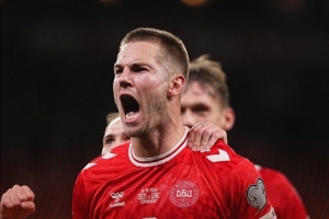 世預賽丹麥3-1擊敗希臘，霍伊倫破門、達姆斯高傳射