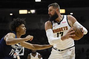 解放約老師壓力！瓦蘭替補(bǔ)18分鐘 7中5貢獻(xiàn)10分9板