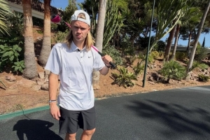 休閑時光！哈蘭德社媒曬打高爾夫球照片