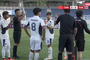 什么劇情？泰國隊換人出狀況，與裁判溝通，中國隊也過來調解