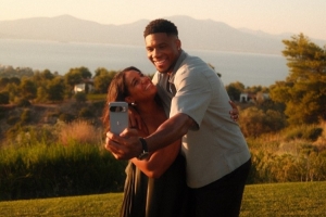 堅持就是勝利！字母哥：初次見到妻子我很害羞 曾在2015年被拒絕