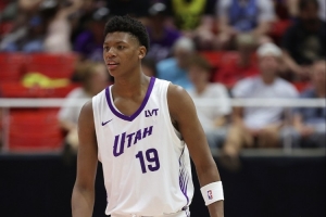 爵士官方：艾斯-貝利雙膝酸痛 本場(chǎng)比賽將不會(huì)回歸