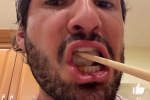 帕托社媒曬吃餃子視頻：好想念中國(guó)，吃中國(guó)菜時(shí)感覺離你們更近了