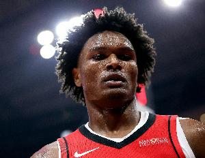 打起來了！阿門和老六卡位發生沖突 又摔又推雙方亂作一團！