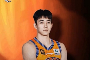 未來可期等你閃耀！祝上海男籃球員萬孟霖21歲生日快樂！