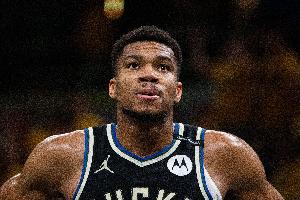 凱文-波特：字母對我們期望很高 他能讓所有人變得更好