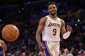 還行！布朗尼替補出戰23分鐘 8投3中得7分3板2助1斷1帽