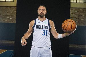 先上來跑跑！克萊首節出戰5分鐘 3中1&罰球2中2得到4分