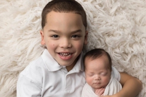 人生贏家！李凱爾更新社媒曬兩個孩子近照：little Benny 