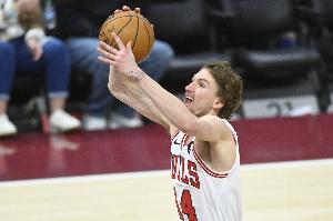 打得不錯！布澤利斯半場7中4拿到10分1板1助