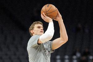 狀態(tài)不錯！馬爾卡寧半場9投5中&罰球2中2 得到13分2板4助1帽