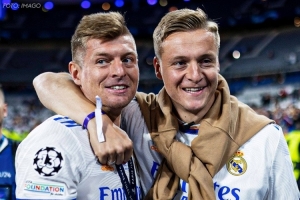 德天空：克羅斯兄弟注冊成為紐卡會(huì)員，俱樂部贈(zèng)送主場球衣