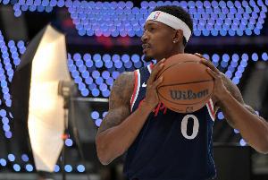 首秀亮眼！比爾9投6中拿到12分2板1斷1帽 正負(fù)值為+5