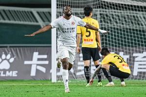 28球不含點球！遼寧鐵人外援姆本扎打破中甲單賽季進球紀錄