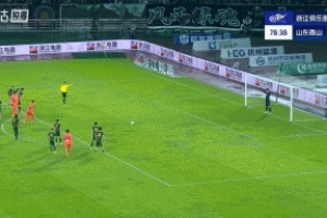 泰山2-2扳平浙江！裁判長時間看VAR后判程進犯規，克雷桑點射破門