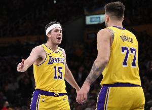 這就是常規(guī)賽首發(fā)！湖人首發(fā)：東契奇/文森特/里夫斯/八村塁/艾頓