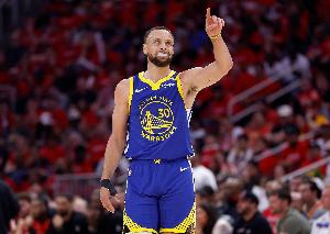 好帥的拋投！庫里節奏變換過人 瀟灑超級高拋 球乖乖進筐