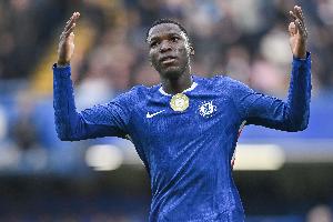 新晉世一腰！凱塞多半場僅1丟球權助藍軍3球完勝，1億身價后腰第1