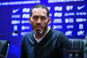 足球報：亞泰主帥蘇亞雷斯再吃黃牌，累計兩黃無緣下輪客戰(zhàn)津門虎