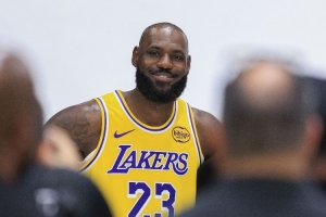 馬健：詹姆斯新賽季場(chǎng)均出場(chǎng)30-35分鐘 東契奇會(huì)讓老詹數(shù)據(jù)下滑