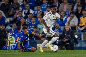 搞心態(tài)大王維尼修斯昨晚替補登場，7分鐘內(nèi)連造對手2紅