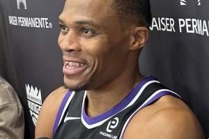 威少：球迷是我熱愛這項運動并繼續打球的原因之一 我很感激！