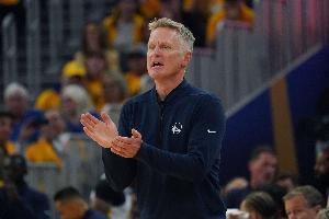 科爾：我認為每個人都應(yīng)該是約基奇的球迷 也許門面要求美國人？