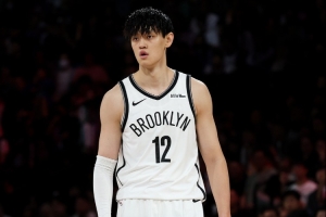 戴隆-夏普：曾凡博學東西很快 傳球到位 防守也積極