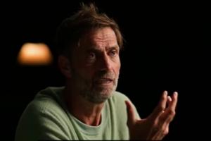 克洛普：有球員問(wèn)我為何待人不一，我回答因?yàn)樗跊](méi)窗戶房子長(zhǎng)大