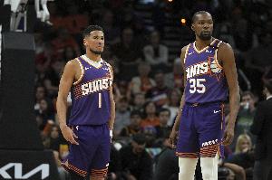 阿門(mén)打控衛(wèi)？尼克-楊：發(fā)生在布克身上的事又來(lái)了 讓人強(qiáng)行打控衛(wèi)