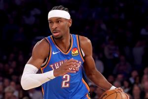 亞歷山大35+5+5+2+2場次上雙 比肩詹&登&字母 成為現役第四人