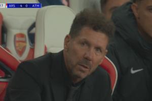 眼神要噴火馬競0-4落后阿森納，場邊西蒙尼表情復(fù)雜