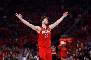 記者：申京從歐錦賽練級回來的進步 簡直像極了23年世界杯后的SGA