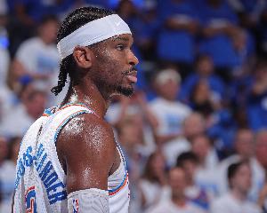 大閘！SGA死亡貼防伊森！造成火箭24秒違例失誤