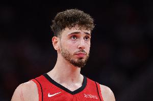 開始砍分！申京第三節(jié)4中2&罰球4中4砍下9分 前三節(jié)19+6+6