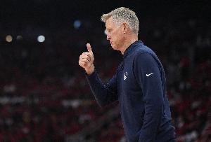 科爾：我們下半場的表現(xiàn)才是應有的樣子 要圍繞巴特勒和庫里打球