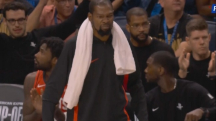 震驚全隊！申京命中神奇打板 替補席全隊起立&杜蘭特撇嘴做鬼臉